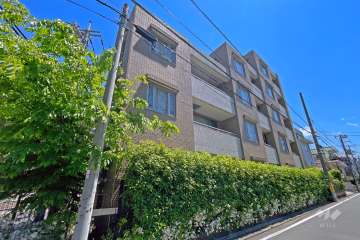 デュオスカーラ緑が丘の外観（北西側から）