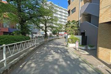 敷地北西側の前面道路