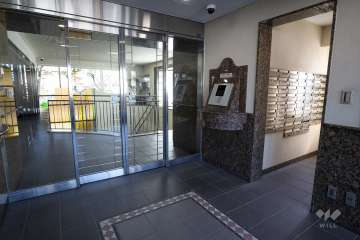 エントランスはオートロック付きです。