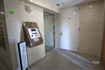 エントランスはオートロック付きです。