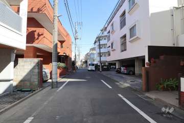 敷地北側の前面道路