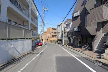 敷地東側の前面道路