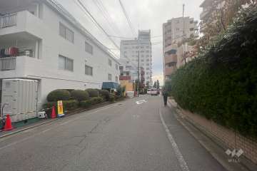 敷地北側の前面道路