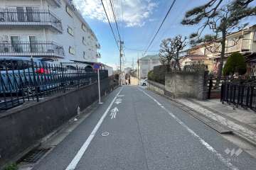 敷地北側の前面道路