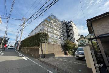 秀和大岡山レジデンスの外観（北西側から）