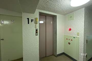 共用のエレベーター