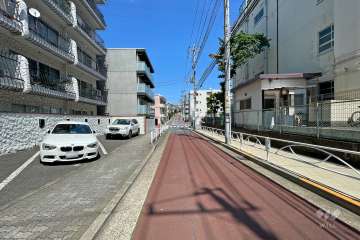 敷地南側の前面道路
