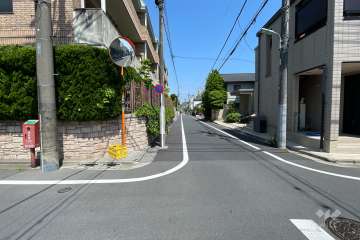 敷地南側の前面道路