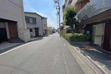 敷地南側の前面道路