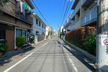 敷地北側の前面道路