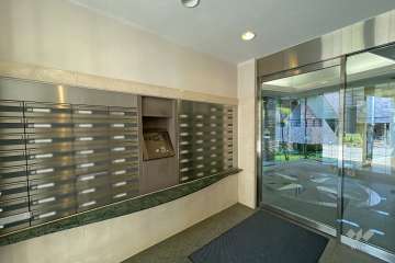 エントランスはオートロック付きです。