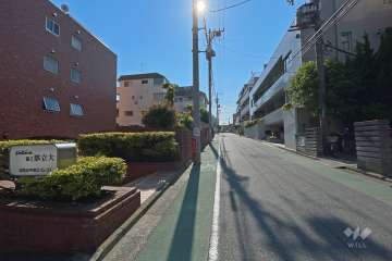 敷地北側の前面道路