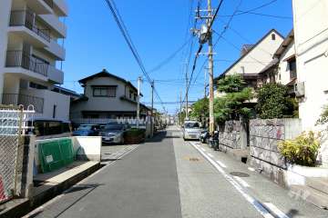 南側前面道路（西側から）