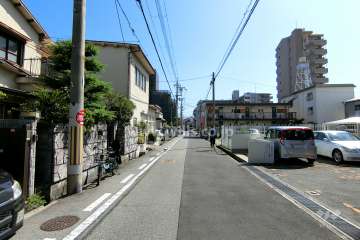 南側前面道路（東側から）