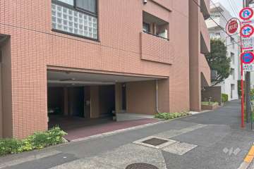 駐車場出入り口