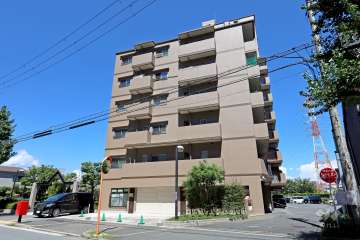 エンゼルハイムリバーサイド武庫川の外観(西側から)