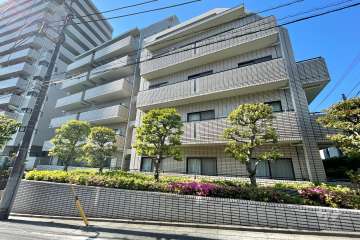 ロイヤルハウス都立大学の外観(南東側から）