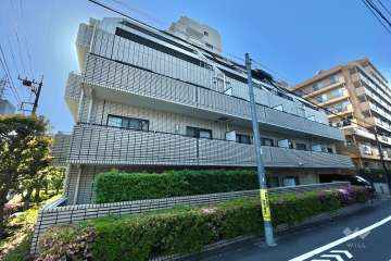 ロイヤルハウス都立大学の外観(南東側から）