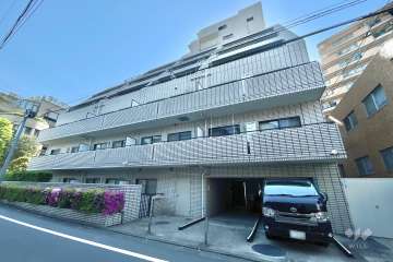 ロイヤルハウス都立大学の外観(北東側から）