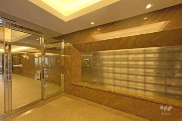 エントランスはオートロック付きです。