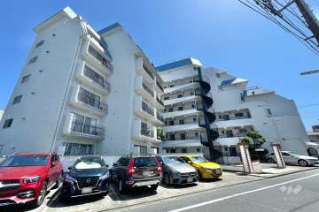 秀和洗足レジデンスの外観（北西側から）