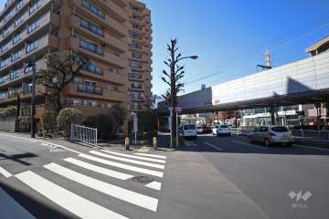 敷地北側は都道312号線（目黒通り）に面しています。