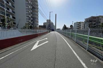 敷地北西側の前面道路