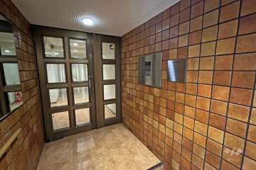 エントランスはオートロック付きです。