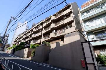 エルアルカサル目黒の外観(南西側から)