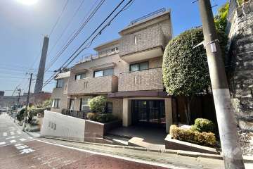 エンブレム目黒茶屋坂の外観（東側から）