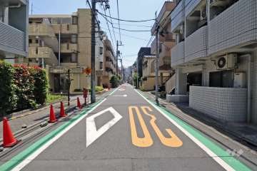 敷地北東側前面道路