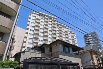 日生住宅目黒マンションの外観（南西側から）