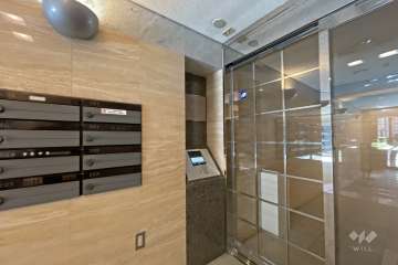 エントランスはオートロック付きです。