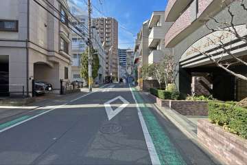 敷地南東側の前面道路