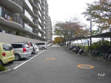 敷地内駐車場と駐輪場