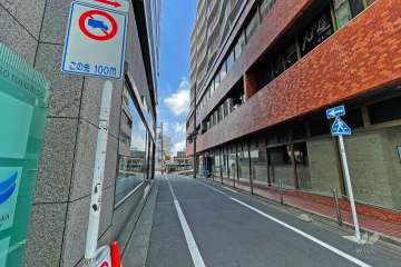 敷地の東側前面道路（北側から）