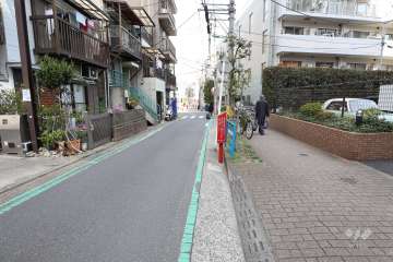 敷地北側の前面道路