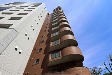 朝日シティパリオ中目黒の外観（西側から）