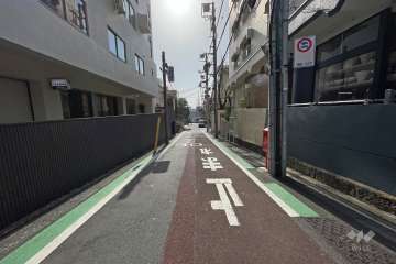 敷地南側の前面道路