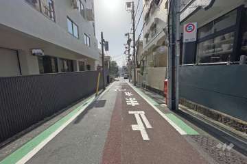 敷地南側の前面道路
