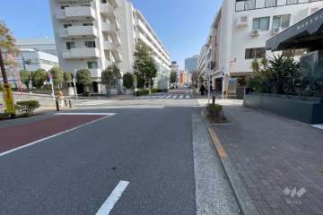 敷地東側の前面道路