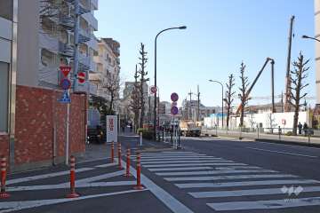 敷地北側の前面道路(東側から)