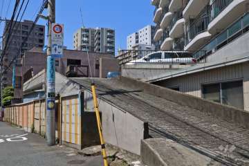 駐車場の出入り口