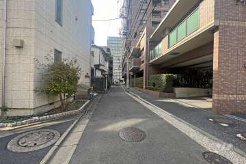 敷地南東側の前面道路