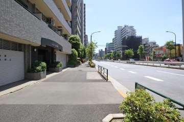 敷地南西側の前面道路