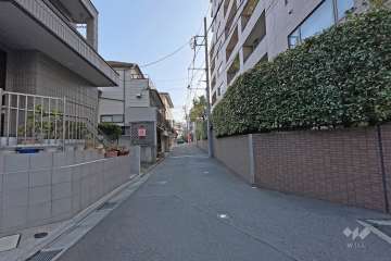 敷地東側の前面道路