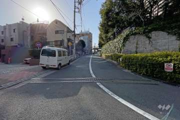 敷地北側の前面道路