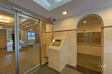 エントランスはオートロック付きです。