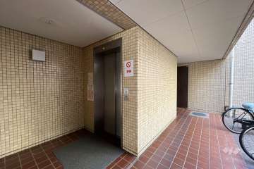 共用のエレベーター