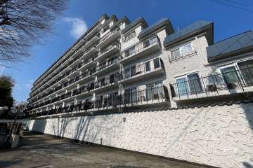 秀和恵比寿レジデンスの外観(南側から）